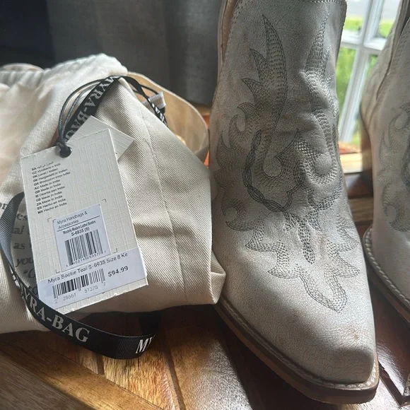 Myra Bag White Ankle Boots - Picture 10 of 10